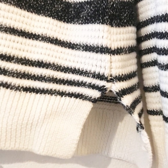 🌟HOST PICK🌟 Roxy Black & White Stripe Sweater - Picture 6 of 6